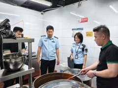沉点查看后厨、三防设备、清洗消毒设备运转形